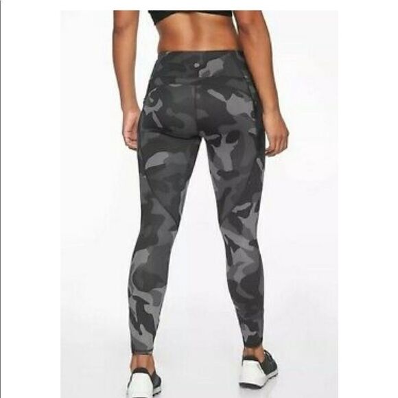 NWOT Athleta Camo Contender 7/8 Legging Sz Xs - Picture 4 of 13